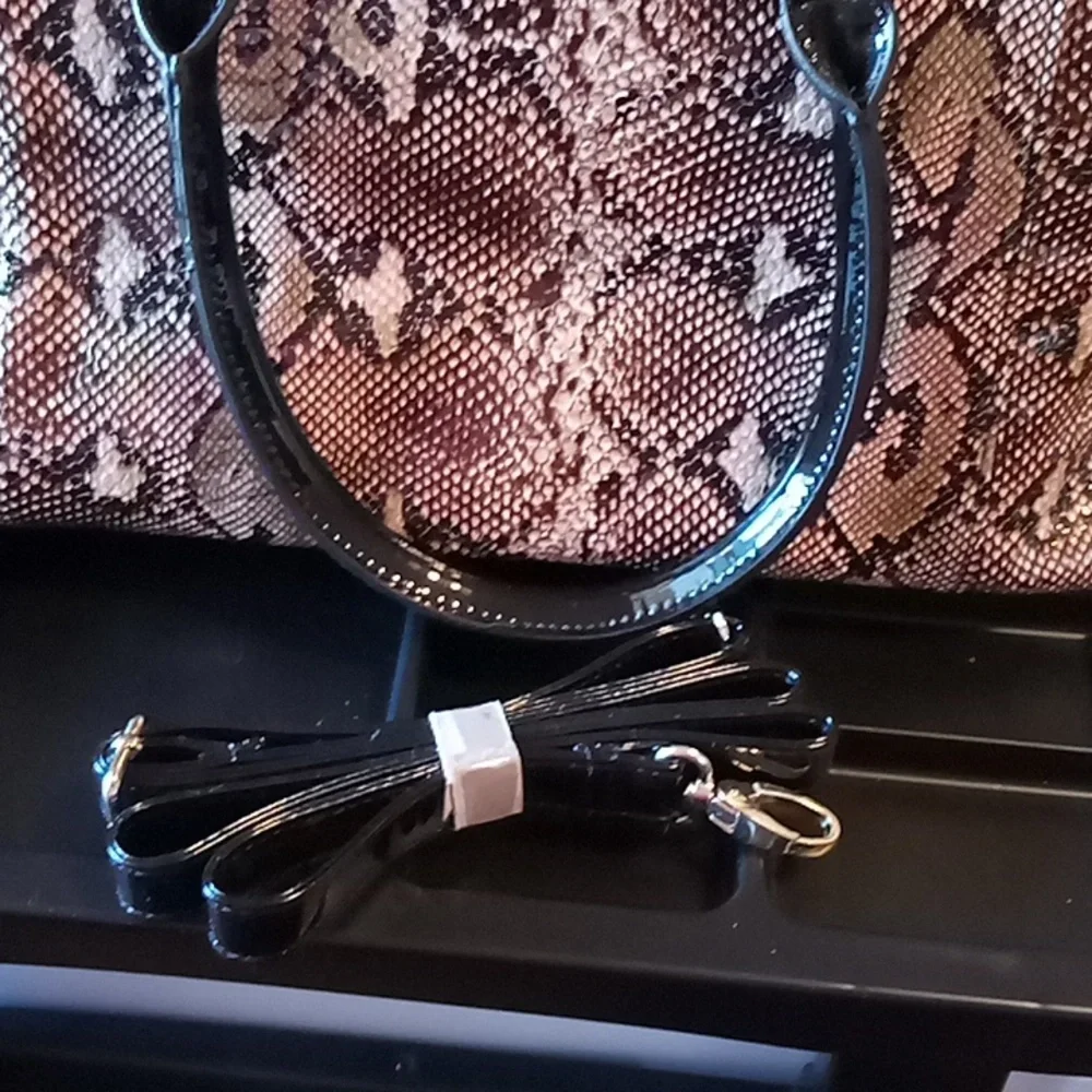 Women's accessory bag/ purse - Picture 10 of 10